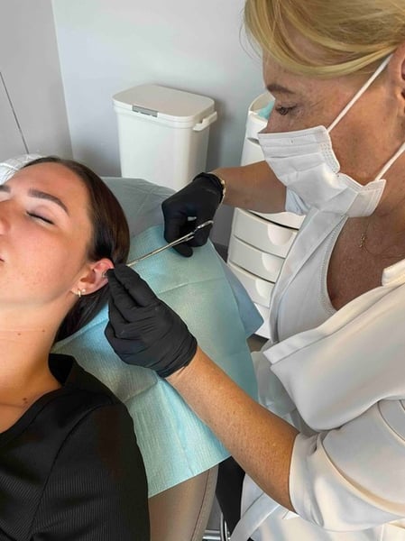 Wat te doen bij irritatie na een oorpiercing